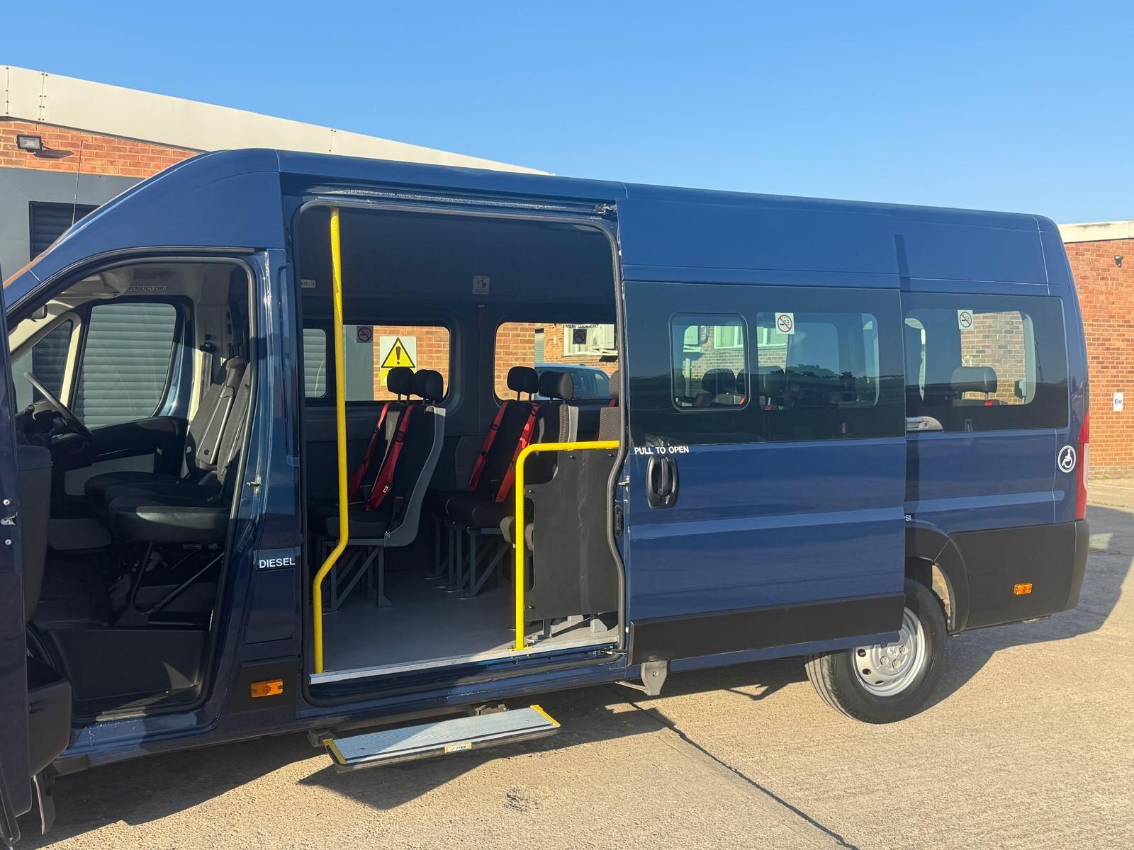 Peugeot Boxer image 2